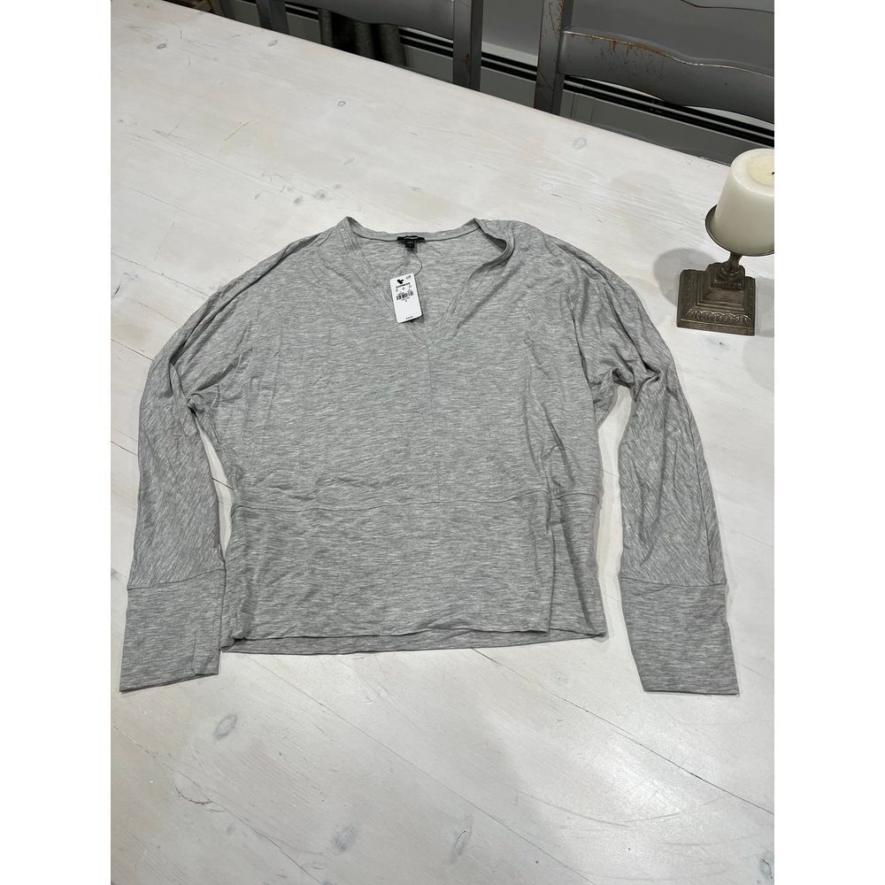 NWT express size small‎ v neck grey top